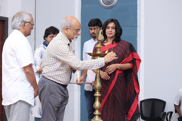 Professor G. Raghuram, Director, IIM Bangalore, lights the lamp and is watched by Dr. Suranjan Bhattacharji, former Director, Christian Medical College, Vellore.