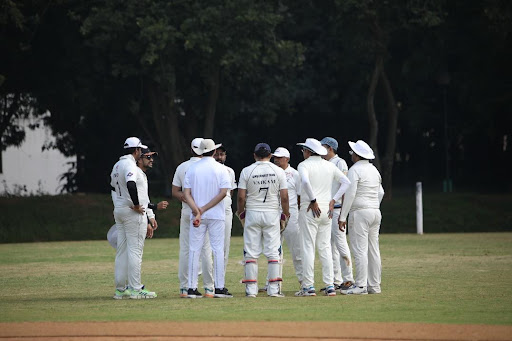 The Chennai team discusses their bowling strategy.