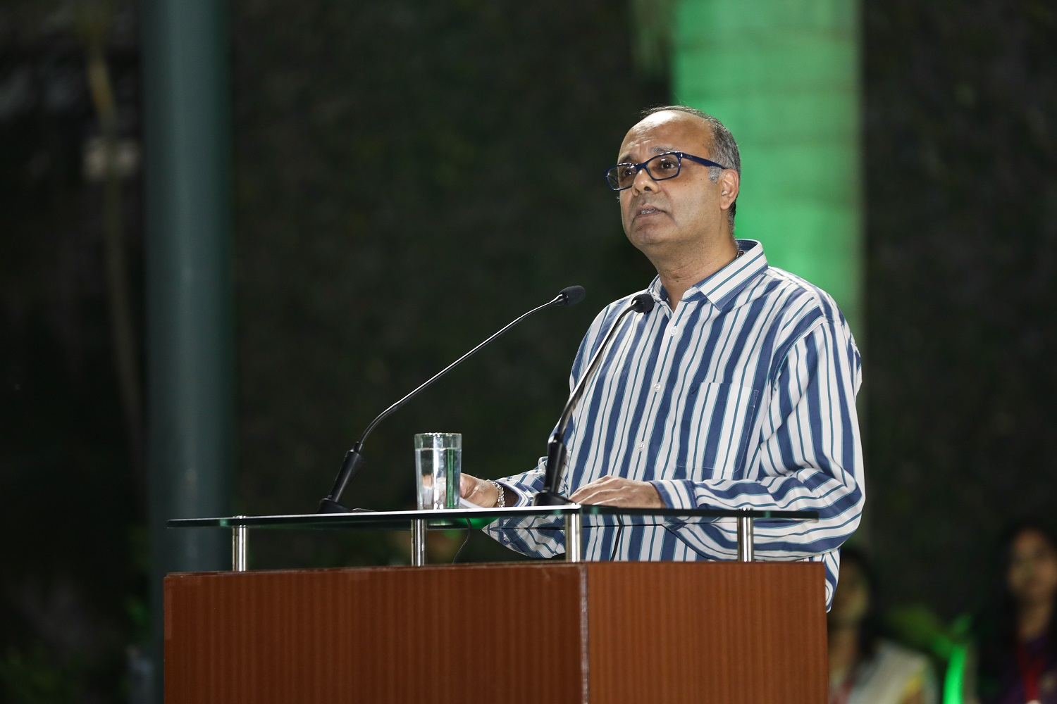 Prof. Chetan Subramanian, Dean, Faculty, IIMB, shares his experience on how to strike a balance between personal and professional lives, during Pragnya 2023.