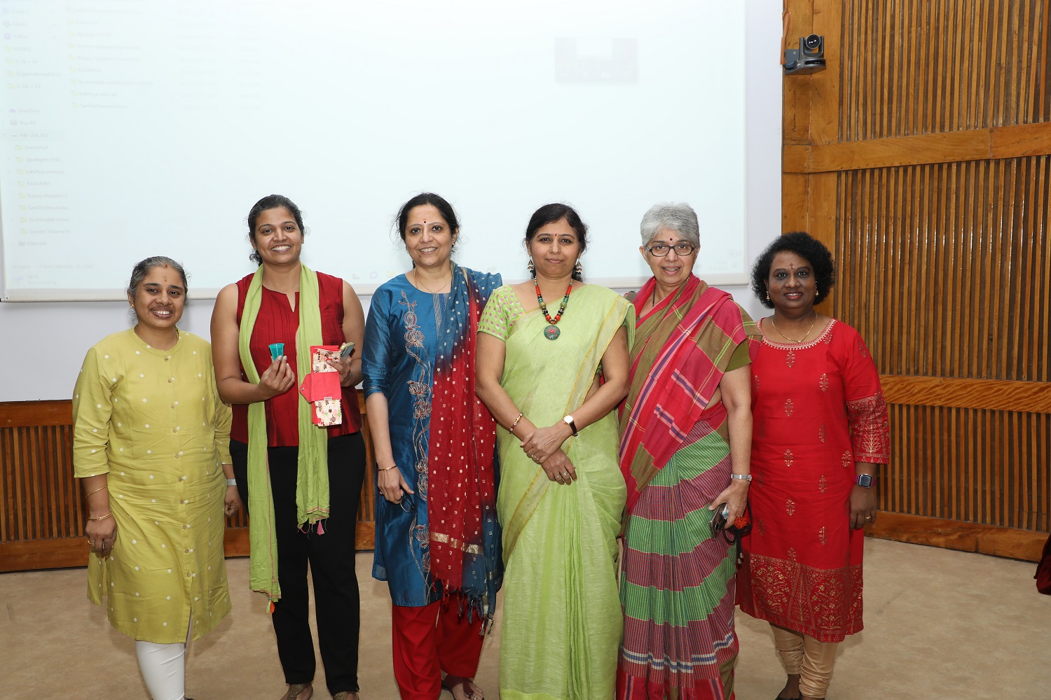 The IIMB Sustainability Task Force, chaired by Professor Haritha Saranga, hosted the session ‘Green the Red’ on Women’s Health. 