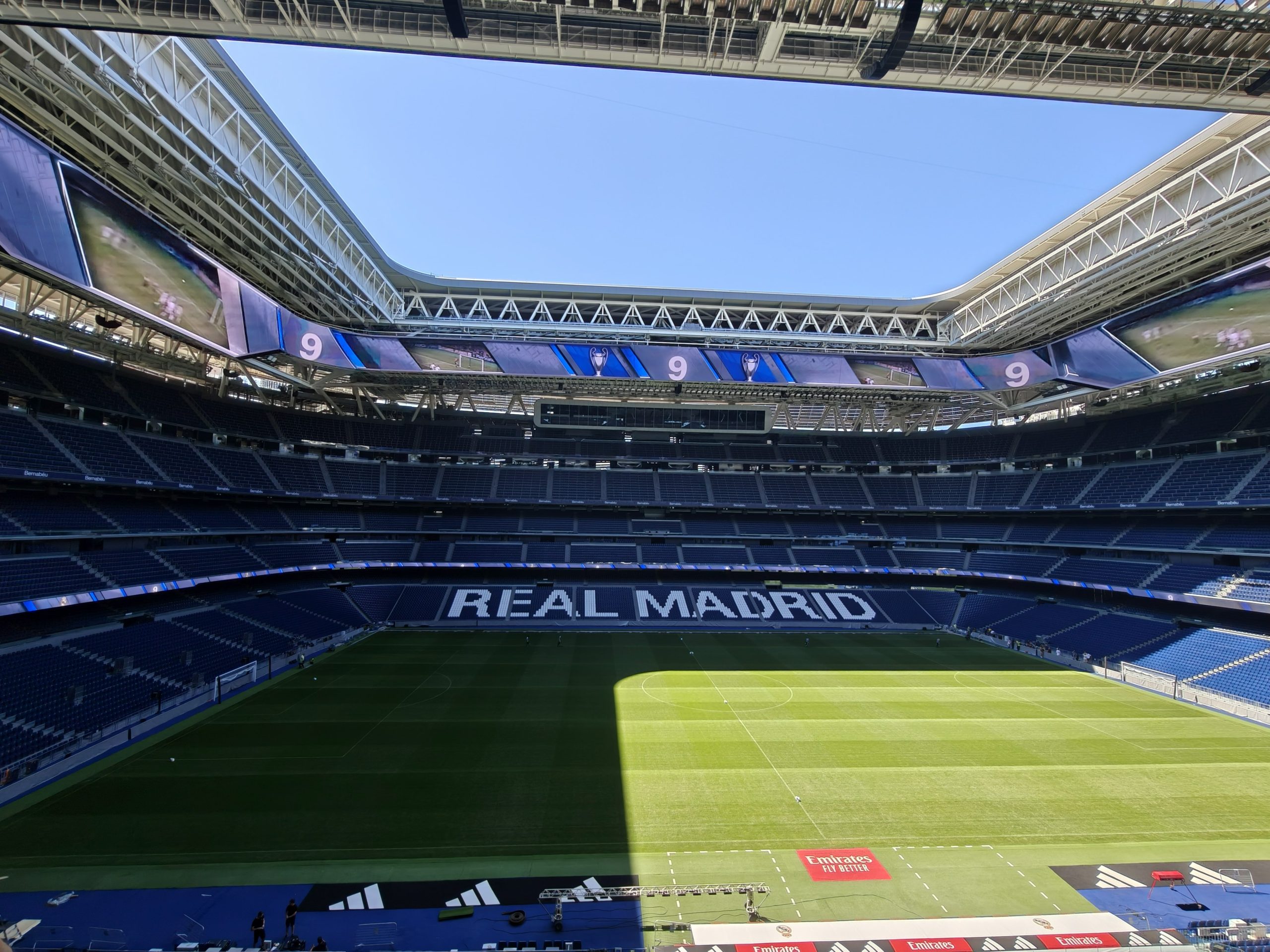 A guided tour of the iconic Santiago Bernabéu Stadium offered participants a behind-the-scenes look at how Real Madrid combines sporting legacy with business strategy.